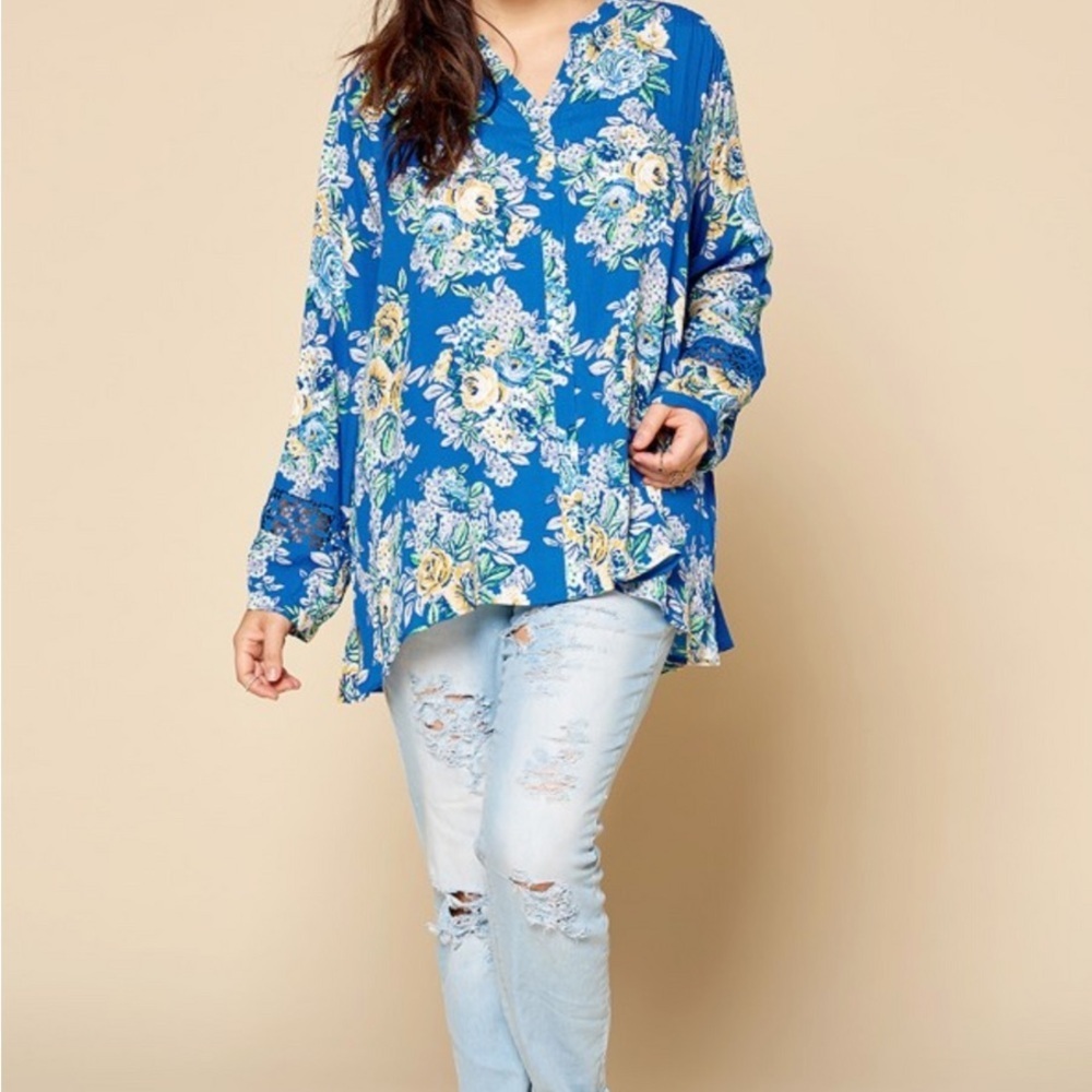 ODDI "CHECK OUT THE BACK" BLUE FLORAL BUTTON DOWN TOP Size Small